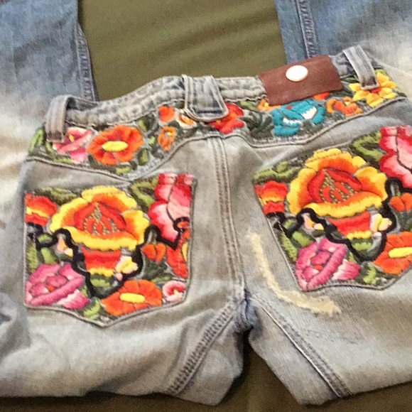 Antik Denim Embroidered Jeans 26